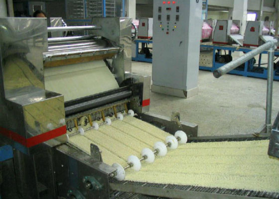 Chine Ligne frite de production alimentaire de nouilles instantanées, approbation d'OIN d'équipement de traitement des denrées alimentaires des produits alimentaires fournisseur