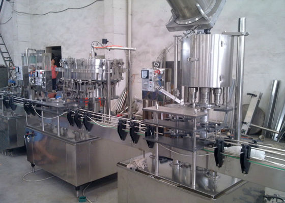 Chine Fermeture éclair automatique - le dessus met en boîte la machine à laver de bouteille en verre pour l'industrie alimentaire fournisseur